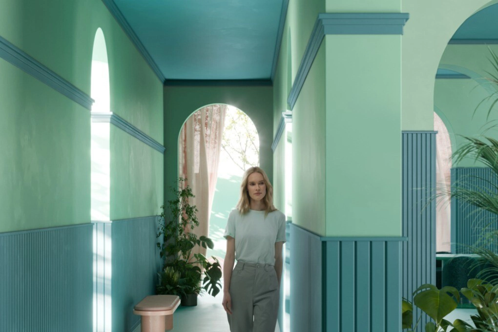 Orac Decor CX196 coving shown in a stylish green and blue hallway with plants