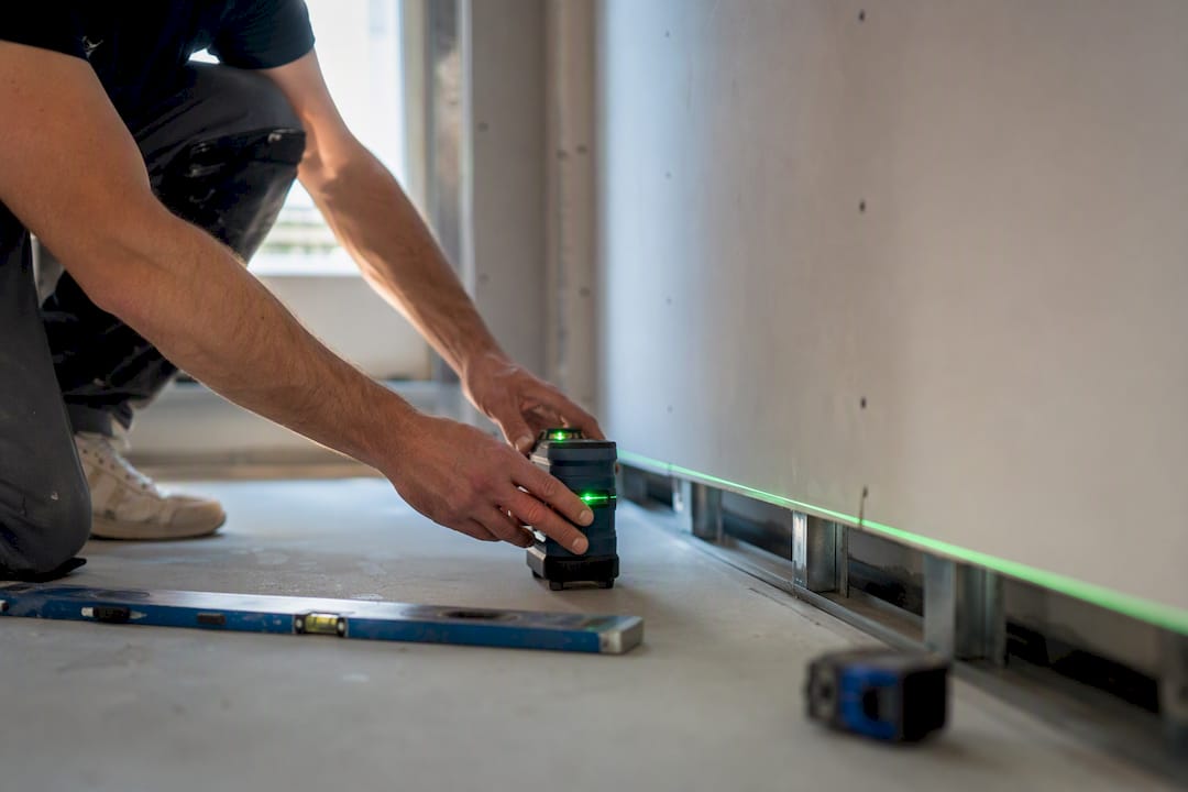 Laser level checking shadow gap profile